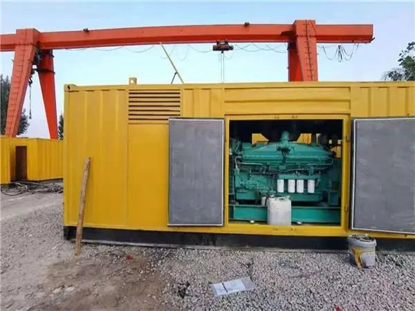 达日冬季低温环境下，500KW发电机组应该选择什么类型的启动电瓶？